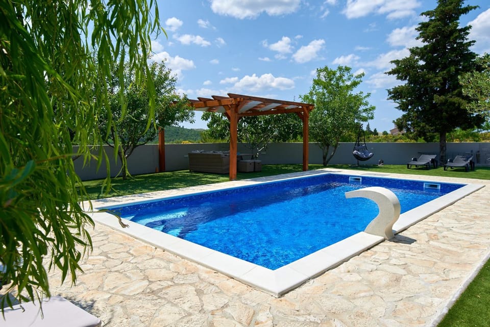 Swimming pool, Location, children, Family