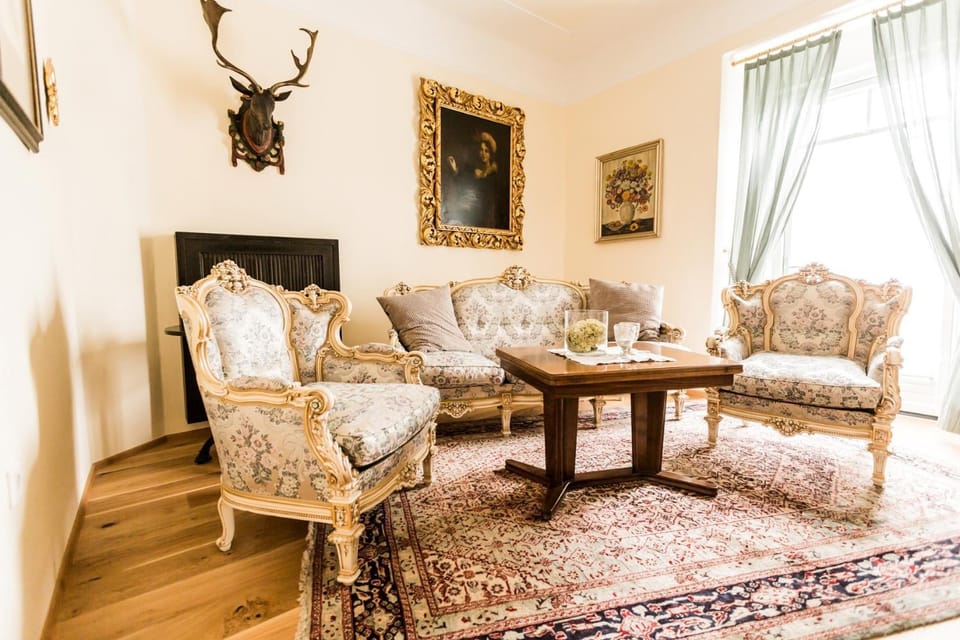 Day, Living room