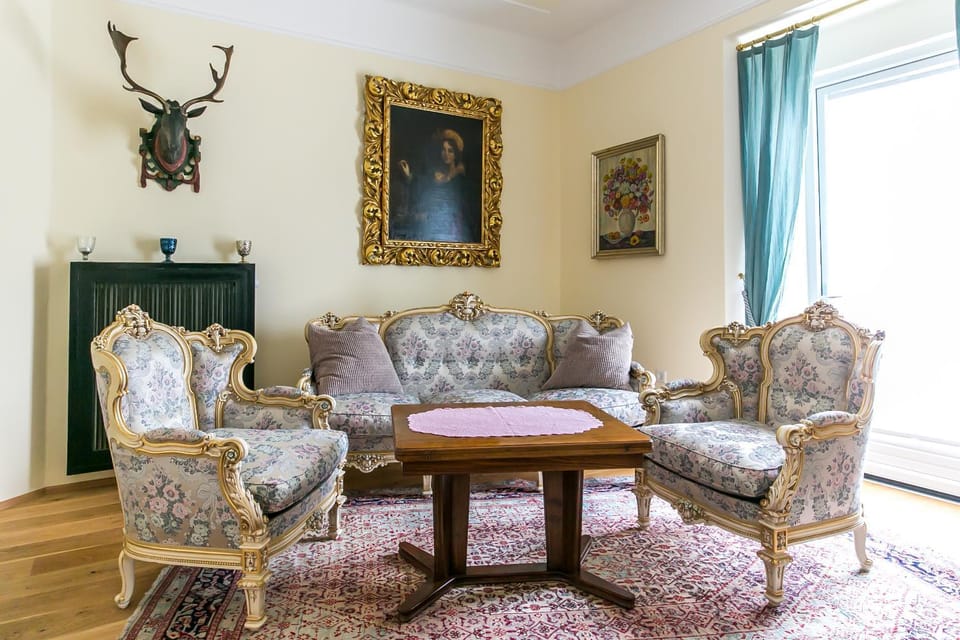Day, Living room