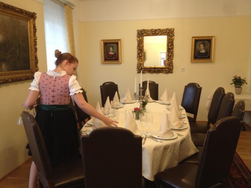 Staff, Restaurant/places to eat