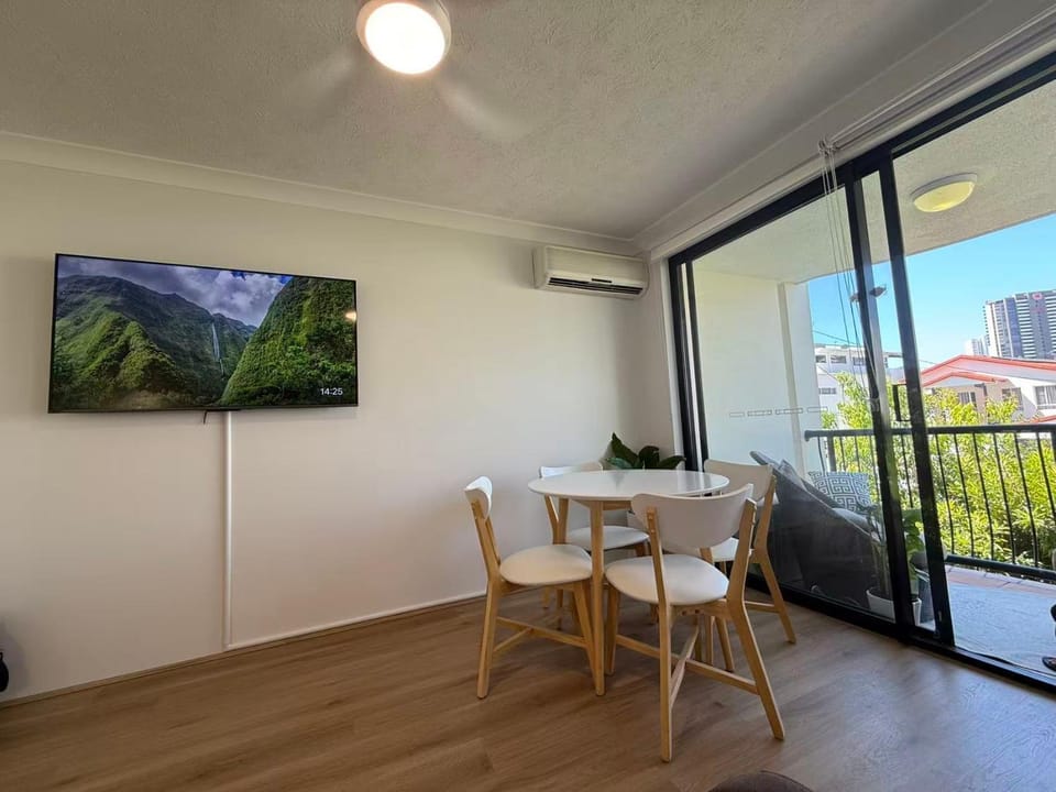 Superior 1 Bedroom Apartment Apartment in Surfers Paradise