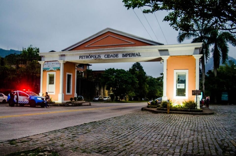 Nearby landmark, Location
