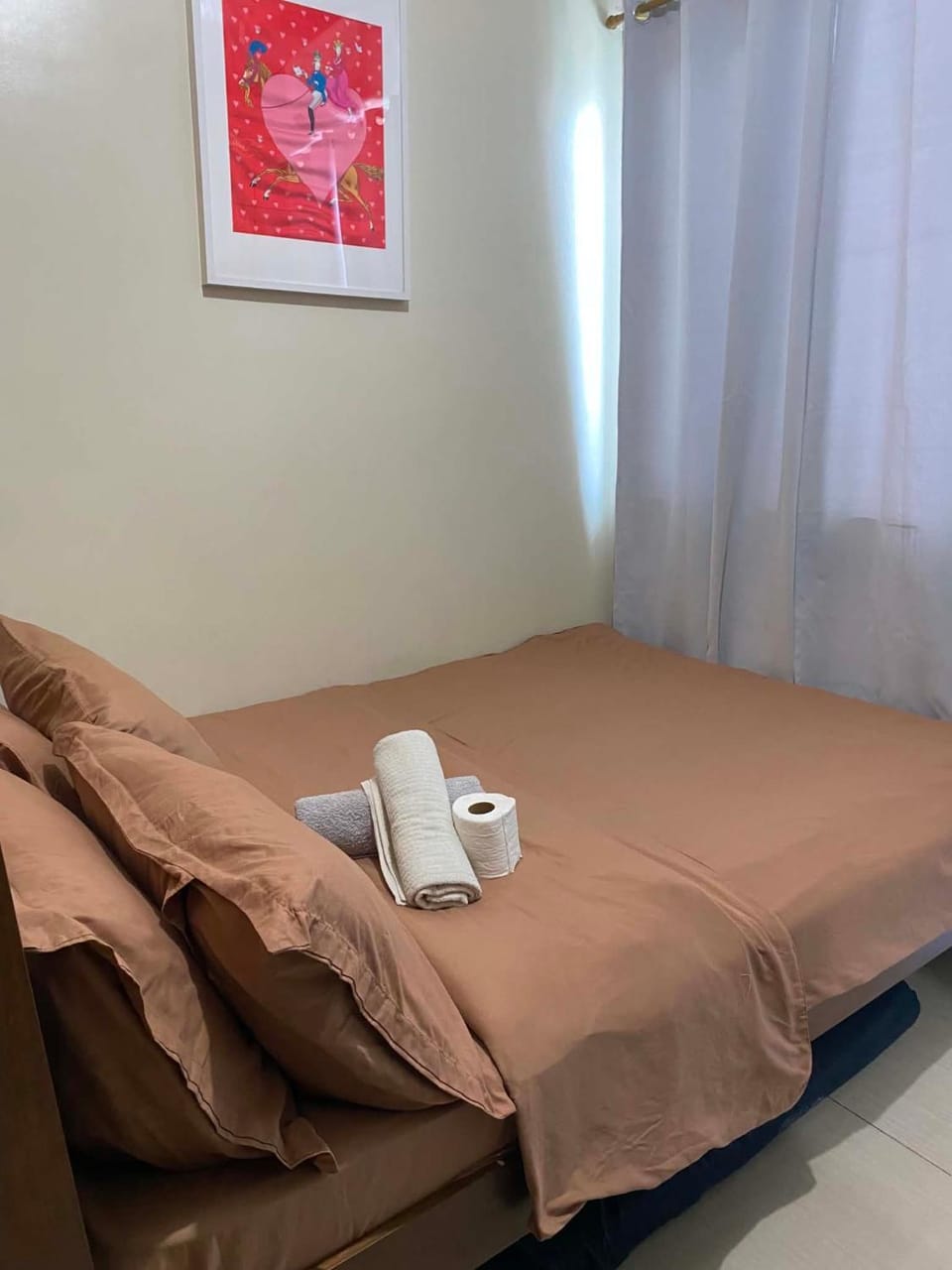 Bed, towels