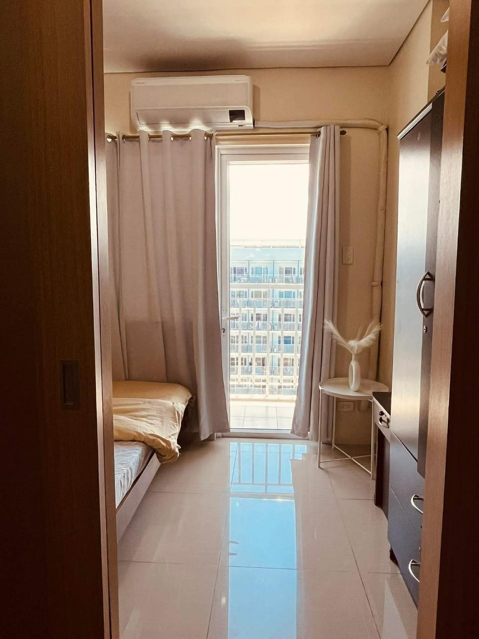 Bed, Bedroom, air conditioner