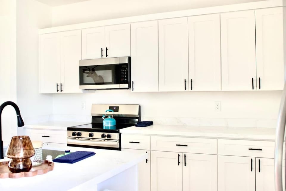 Kitchen or kitchenette, oven, pet friendly, stove, toaster, kitchen