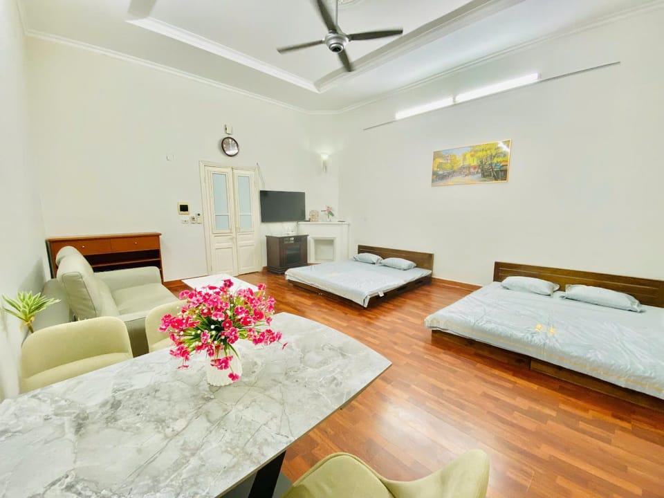 Living room, Photo of the whole room, Seating area