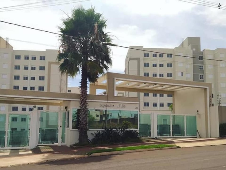Apartamento com piscina e garagem privativa Apartment in Londrina