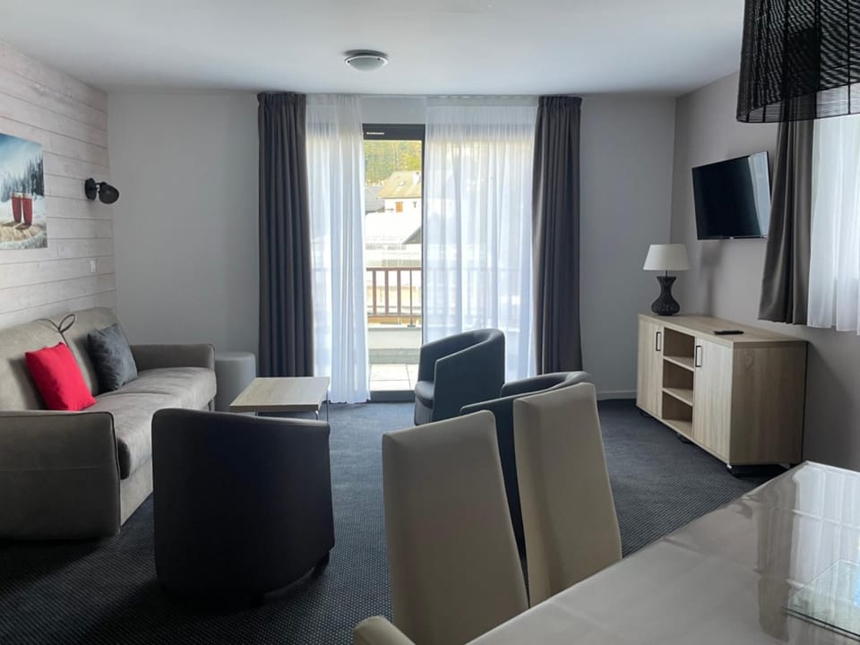 Studio cabine à Gourette, 6 pers, piscine, animaux admis - FR-1-860-25 Cabin in Nouvelle-Aquitaine