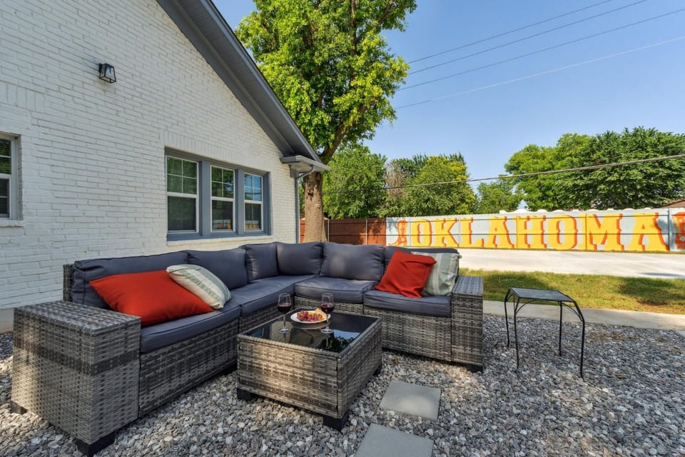 Day, Seating area