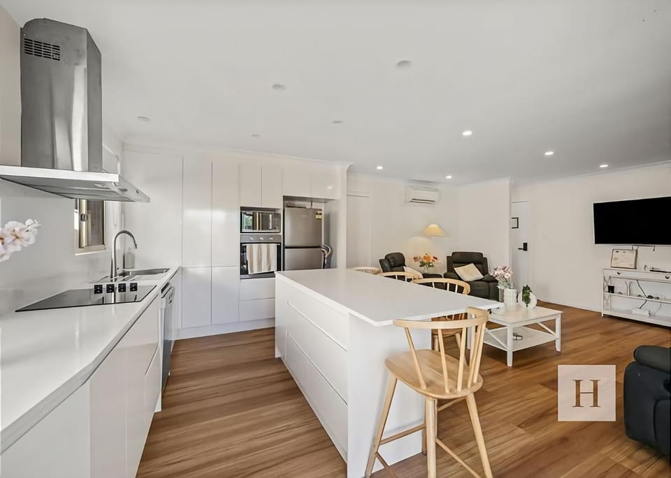 Pete's Retreat -500m from the beach House in Toukley