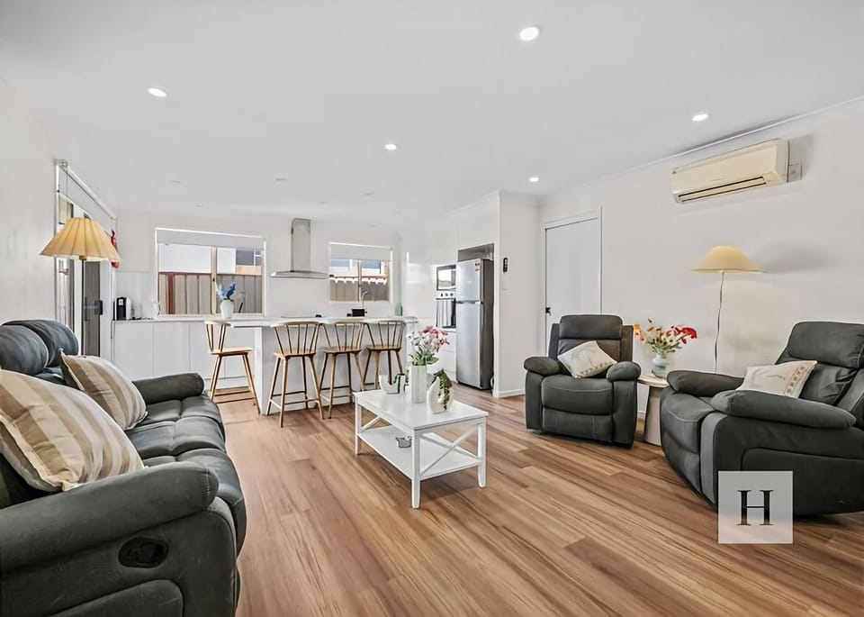 Pete's Retreat -500m from the beach House in Toukley