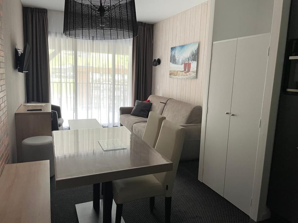 Studio cosy avec piscine et animaux acceptés à Gourette, 4 pers - FR-1-860-47 Apartment in Nouvelle-Aquitaine