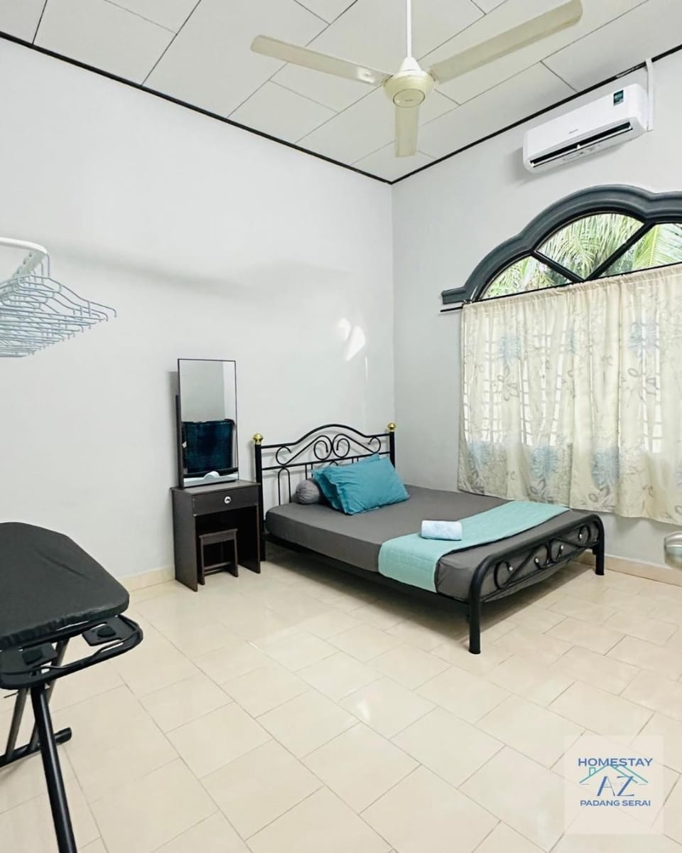 Bed, Photo of the whole room, Bedroom, air conditioner