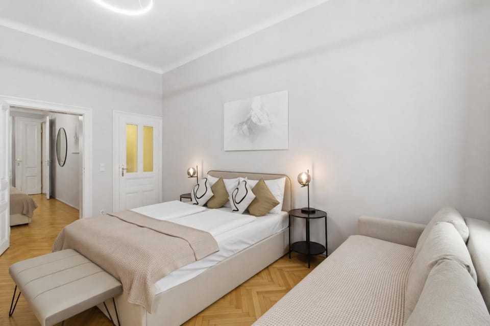 Close to Stadthalle I 5 Min to Lugner City Apartment in Vienna
