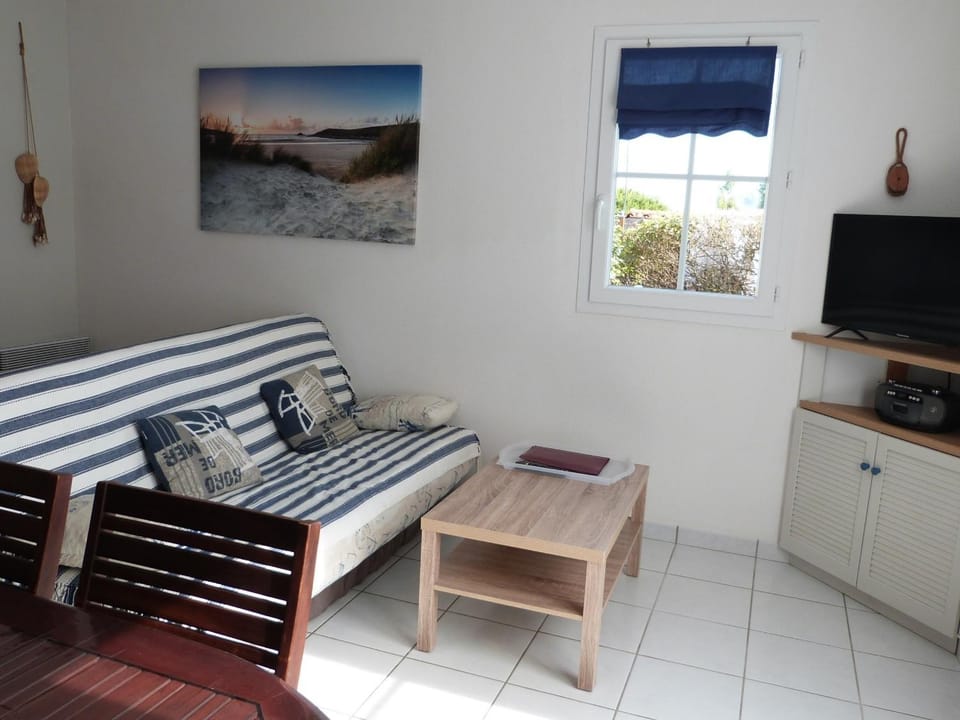 Maison proche plage, terrasse, parking, Wifi - FR-1-194-338 House in La Tranche-sur-Mer
