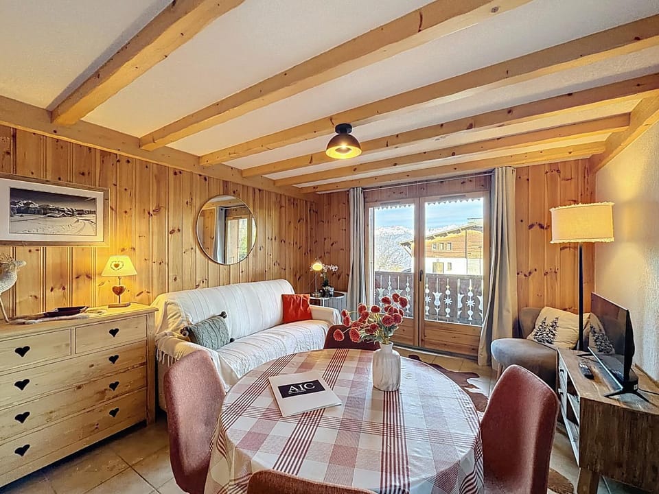 Appartement cosy avec balcon près du centre de Combloux - FR-1-560-170 Apartment in Combloux