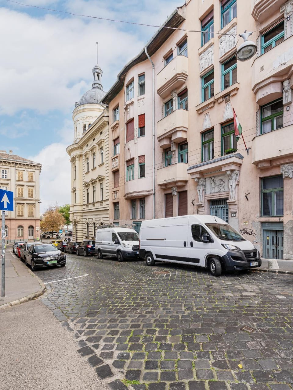Day, Neighbourhood, Street view, Location, Parking