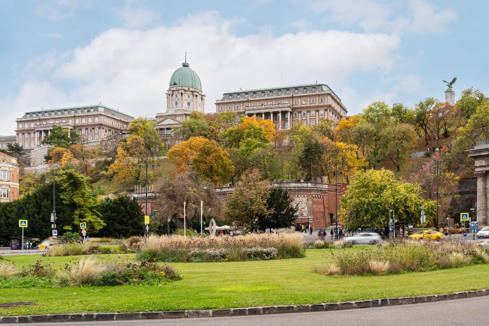 Nearby landmark, Location