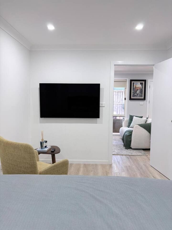Modern 2BR Granny w Outdoor Near Stanhope Leisure Apartment in Sydney