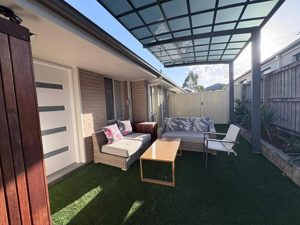 Modern 2BR Granny w Outdoor Near Stanhope Leisure Apartment in Sydney