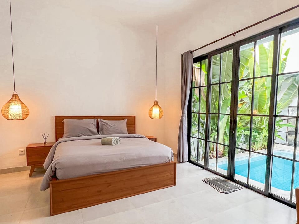 Bed, Bedroom, Pool view