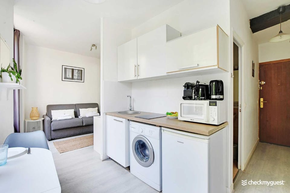 Kitchen or kitchenette, Seating area