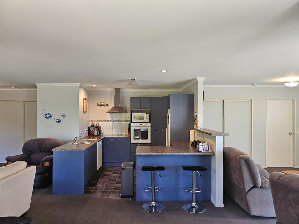Fisherman's Friend - a spacious family beach home House in Tasman District, Tasman, New Zealand