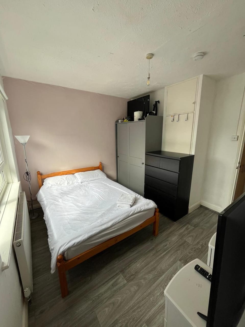 Minimalist 2BR Duplex Near The Shard Apartment in London Borough of Southwark