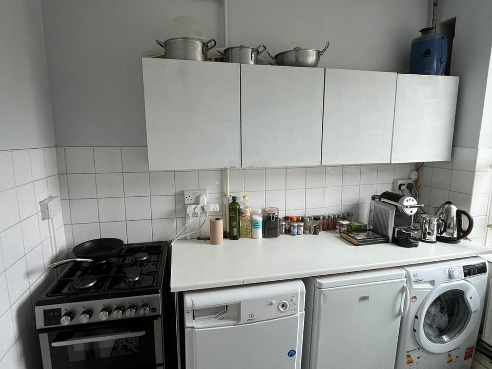 Minimalist 2BR Duplex Near The Shard Apartment in London Borough of Southwark
