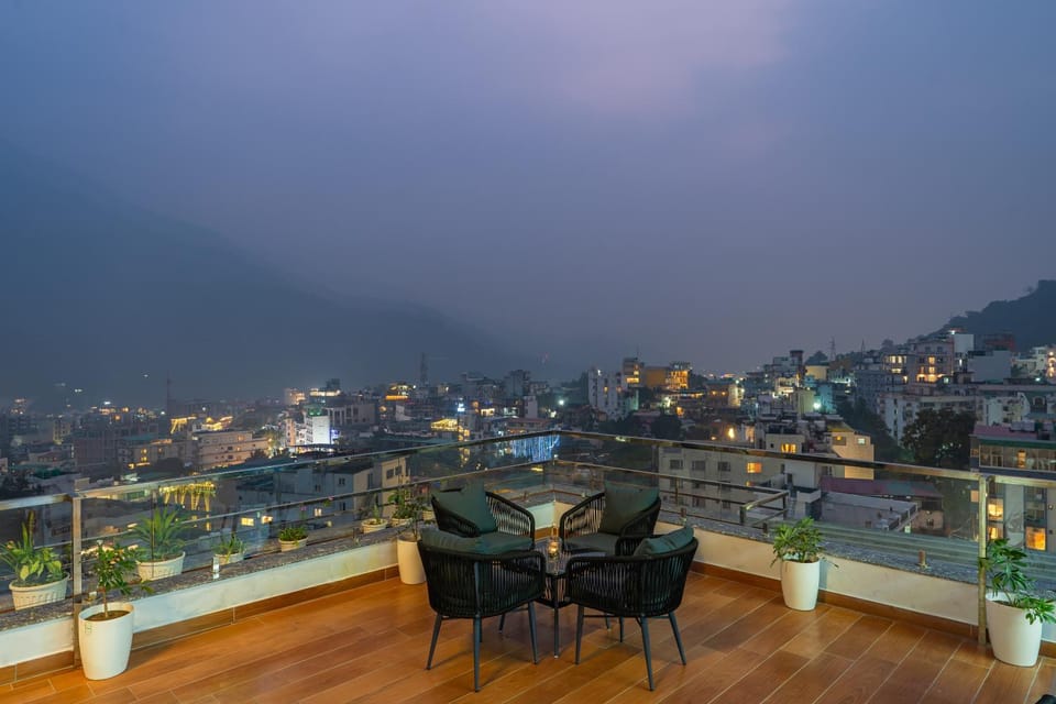 View (from property/room), Balcony/Terrace, Seating area, Mountain view