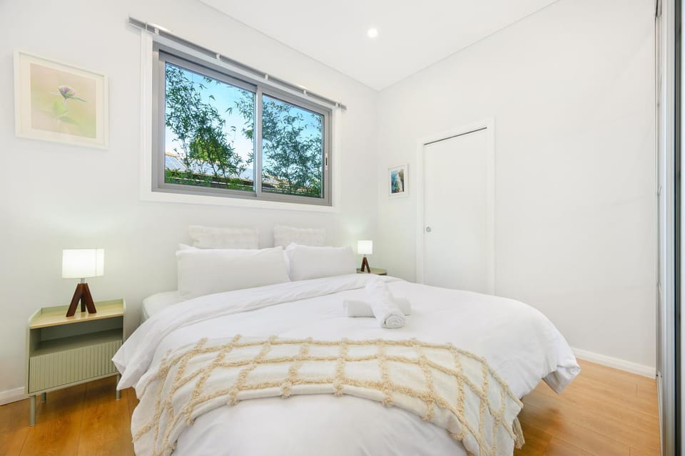 Peaceful Getaway near Riverwood Station & Cafés House in Sydney