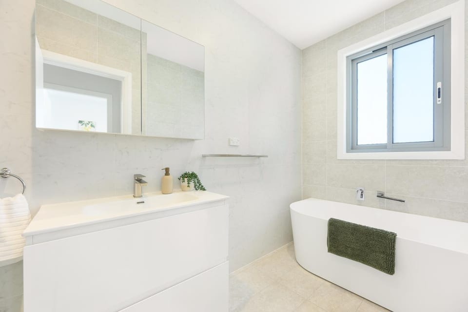 Peaceful Getaway near Riverwood Station & Cafés House in Sydney