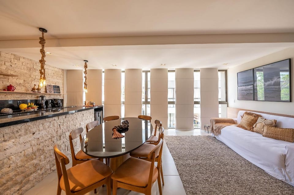 Coffee/tea facilities, Kitchen or kitchenette, Living room, Seating area, Dining area