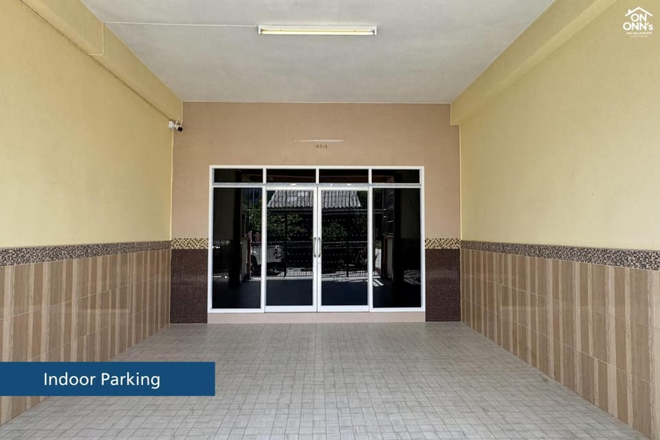 Facade/entrance, Parking