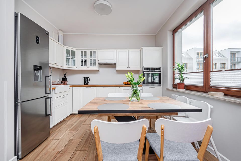 Kitchen or kitchenette, Dining area, dishwasher, oven, stove