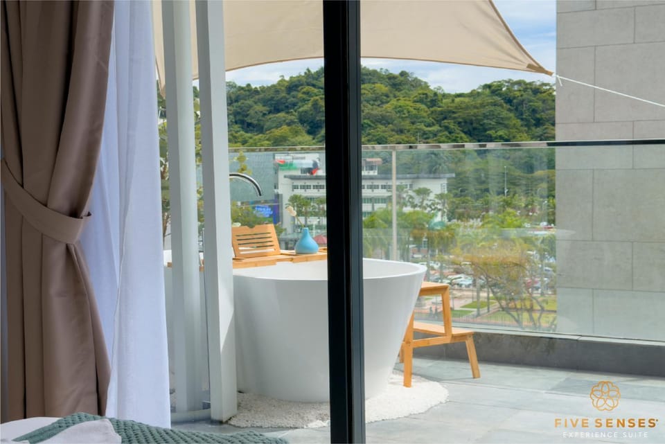 Balcony/Terrace, Bath