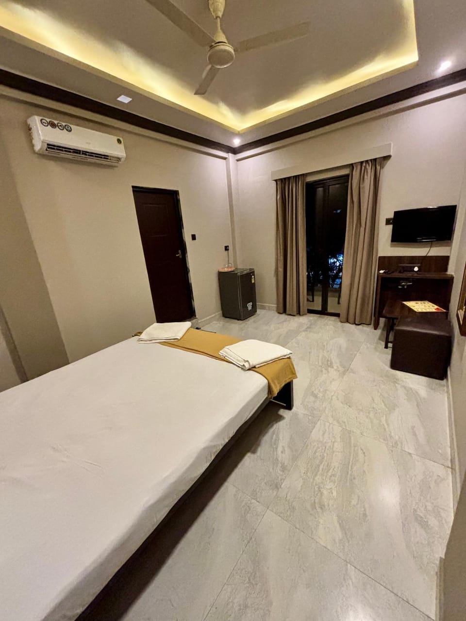 Bed, TV and multimedia, Bedroom, air conditioner