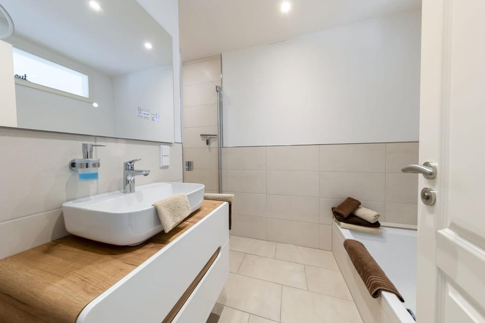 Shower, Bathroom, Bath, towels