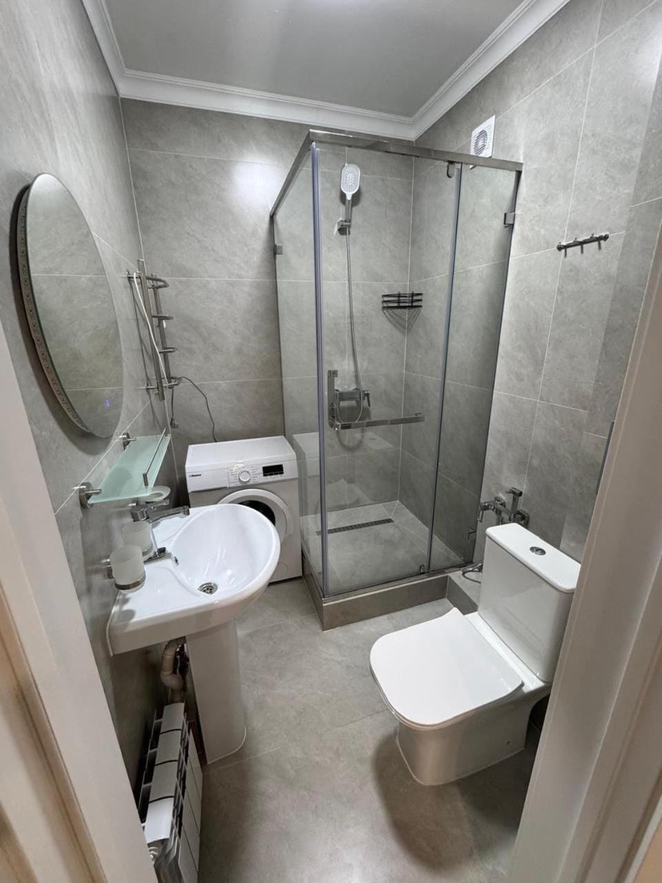 Shower, Toilet, Bathroom, bidet, towels