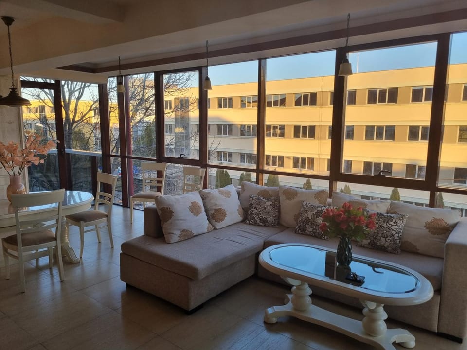 Apartment Luxury central Apartment in Craiova