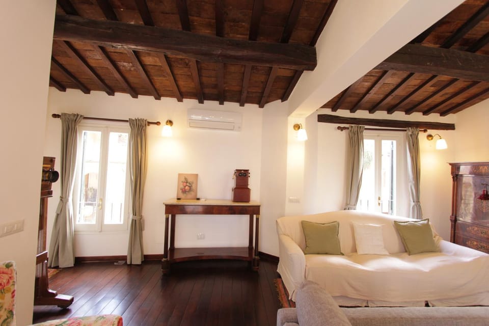 Sora Flat Apartment in Rome