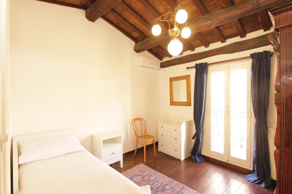 Sora Flat Apartment in Rome