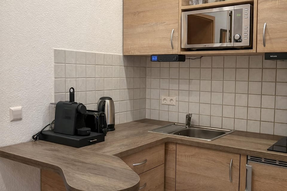 Coffee/tea facilities, microwave, toaster, kitchen