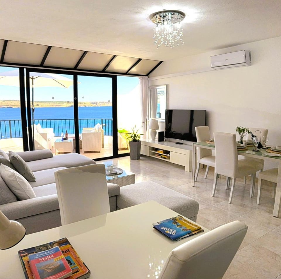 Seafront Apart Terrace Sunbeds Panoramic Ocean and Bay views Apartment in Malta
