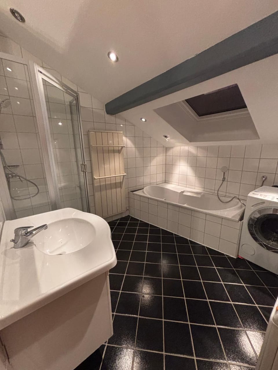 Shower, Toilet, Bathroom, Bath, towels