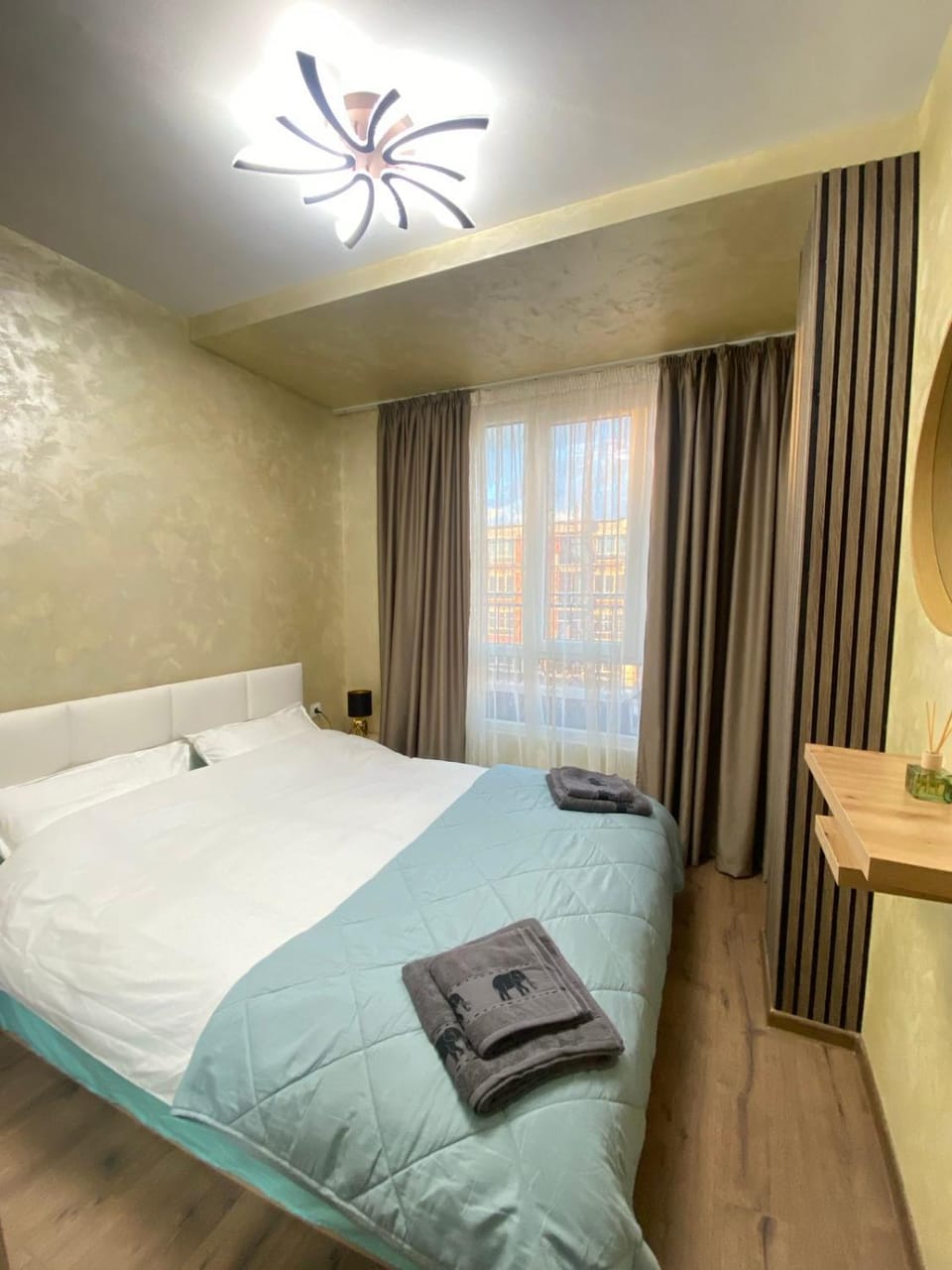 Photo of the whole room, Bedroom