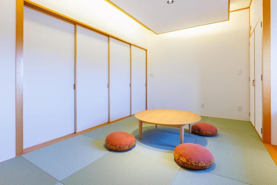 Up to 16 people BBQ with ocean view! Spacious 11th floor private parking lot with Japanese-style room for 4 cars Ryukyu tower 11F Apartment in Okinawa Prefecture