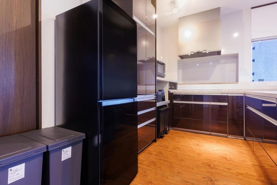 Up to 16 people BBQ with ocean view! Spacious 11th floor private parking lot with Japanese-style room for 4 cars Ryukyu tower 11F Apartment in Okinawa Prefecture