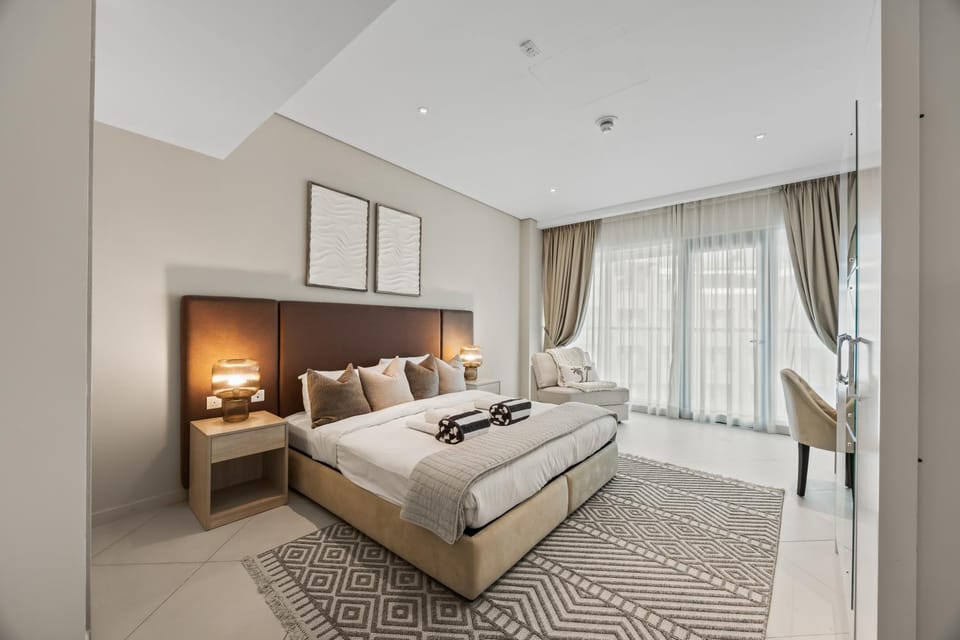 Palm Jumeirah Sea-View Stay - Infinity Pool - Beach - Gym - Padel Apartment in Dubai