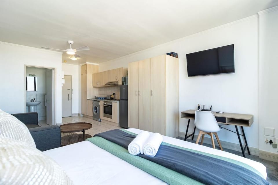 Skyline Apartment - Harbour & City Views Apartment in Cape Town